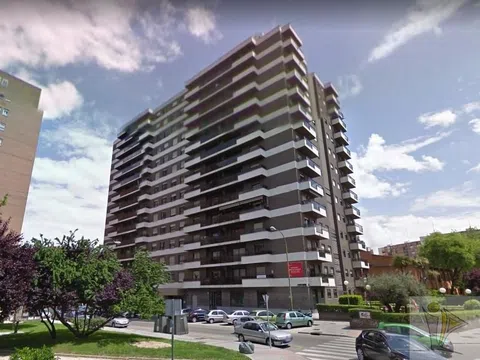 Flat in calle de Antonio López Aguado