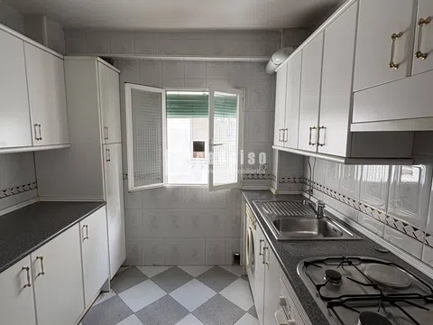 Flat in calle de Gutierre de Cetina - Photo 17