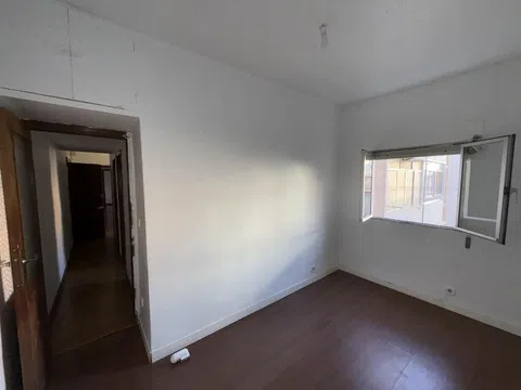 Flat - Photo 2