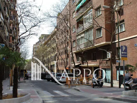 Flat - Photo 1