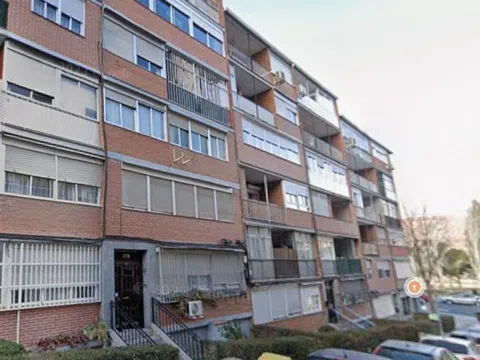 Flat in calle de Valmojado no number
