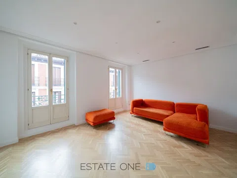 Flat in calle de Carranza - Photo 2