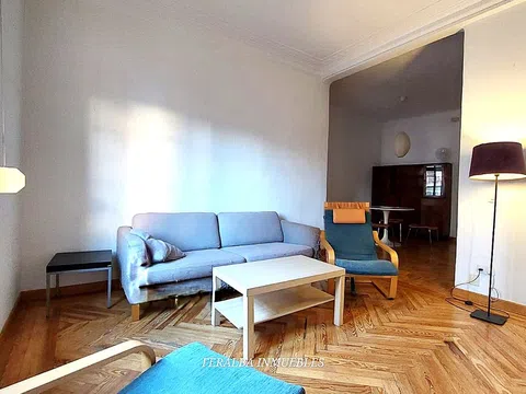 Flat - Photo 1