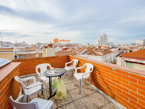 Flat in calle del Pez - Photo 2