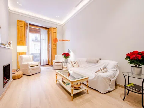 Flat in calle del Pez - Photo 11