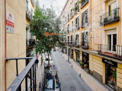 Flat in calle del Pez - Photo 12