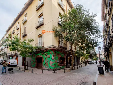 Flat in calle del Pez - Photo 6