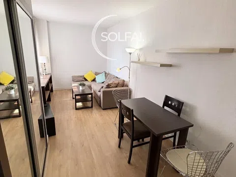 Flat in calle de Villanueva - Photo 2
