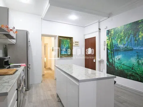 Flat in calle de San Hermenegildo - Photo 2