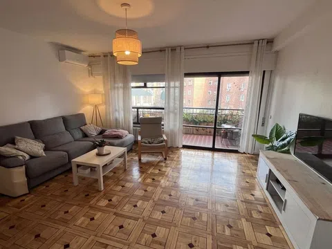 Flat in calle de Guzmán el Bueno - Photo 2