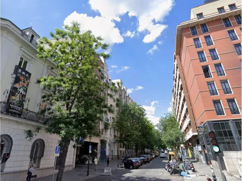 Flat in calle de Vallehermoso - Photo 2