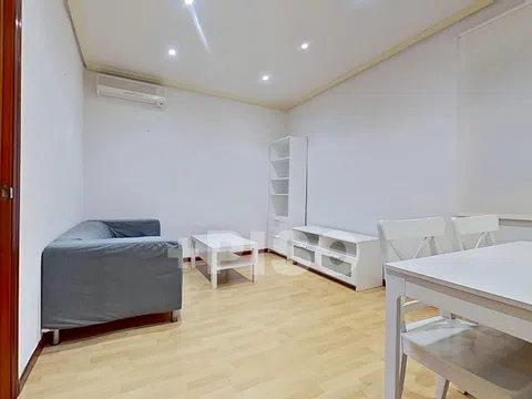 Flat in calle de Castelló - Photo 3