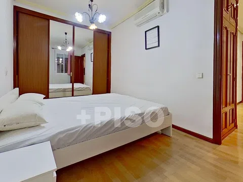 Flat in calle de Castelló - Photo 10