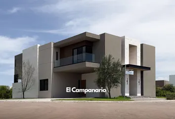 Casa en Fraccionamiento El Campanario, Municipio De Querétaro