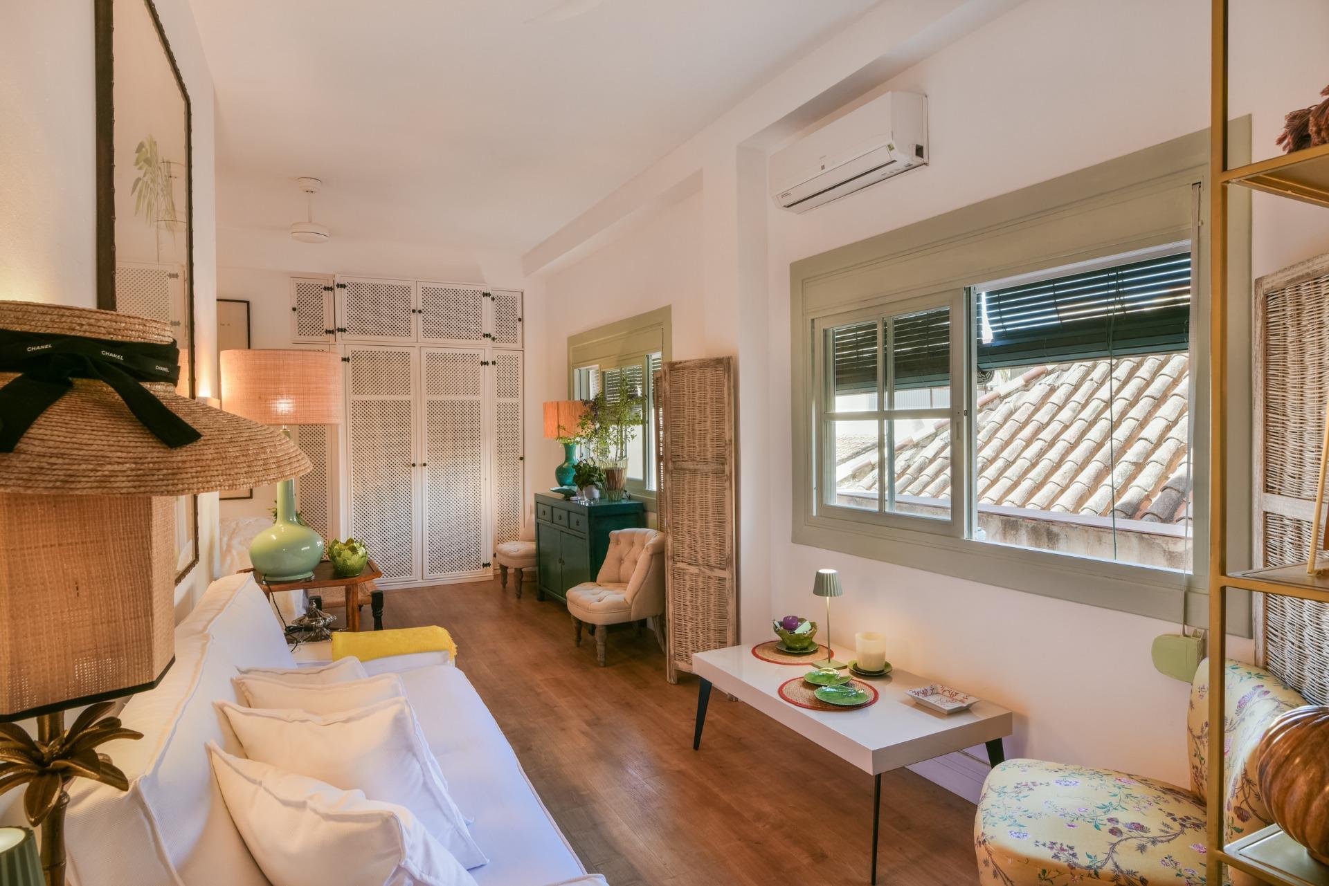 RENOVATED AND BRIGHT STUDIO WITH TOTAL PRIVACY AND UNOBSTRUCTED VIEWS  -  HISTORIC CENTER, MÁLAGA CITY - Photo 2