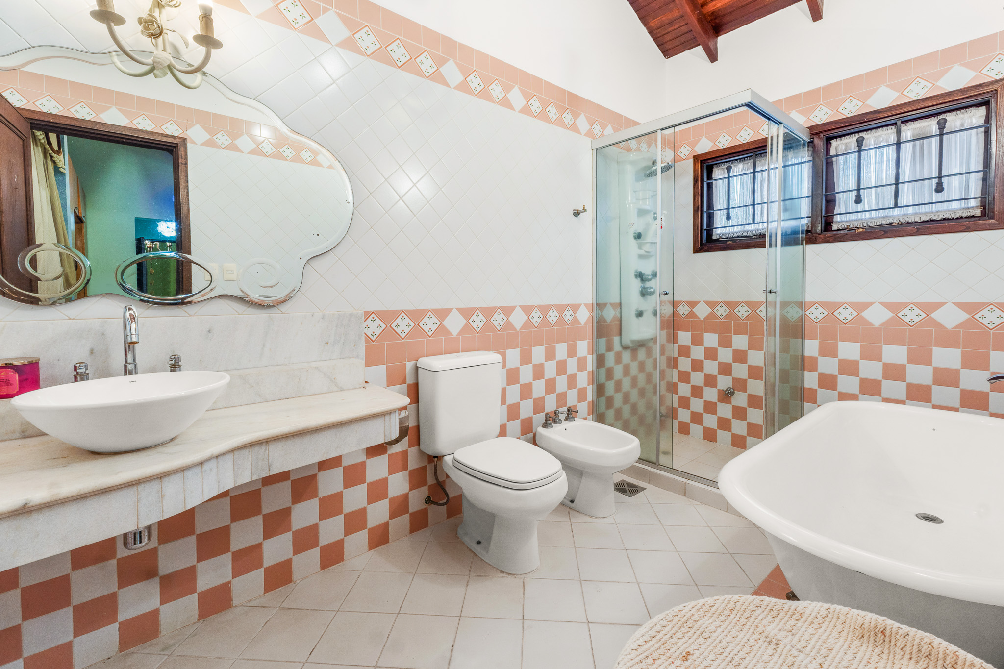 Luxurious FURNISHED Residence in Luque near CONMEBOL - 1,848 m² - European Style - Photo 12