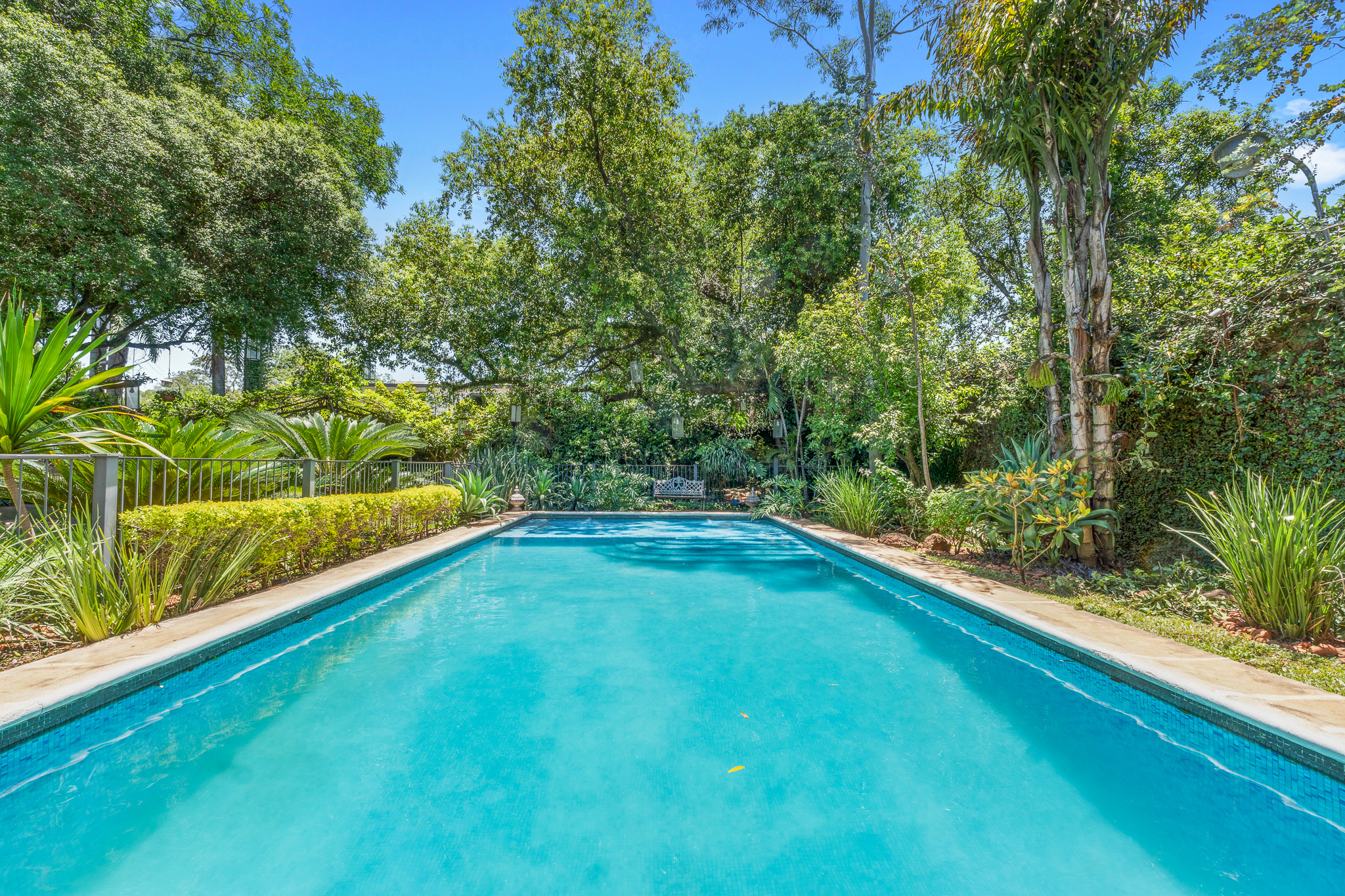 Luxurious FURNISHED Residence in Luque near CONMEBOL - 1,848 m² - European Style - Photo 15