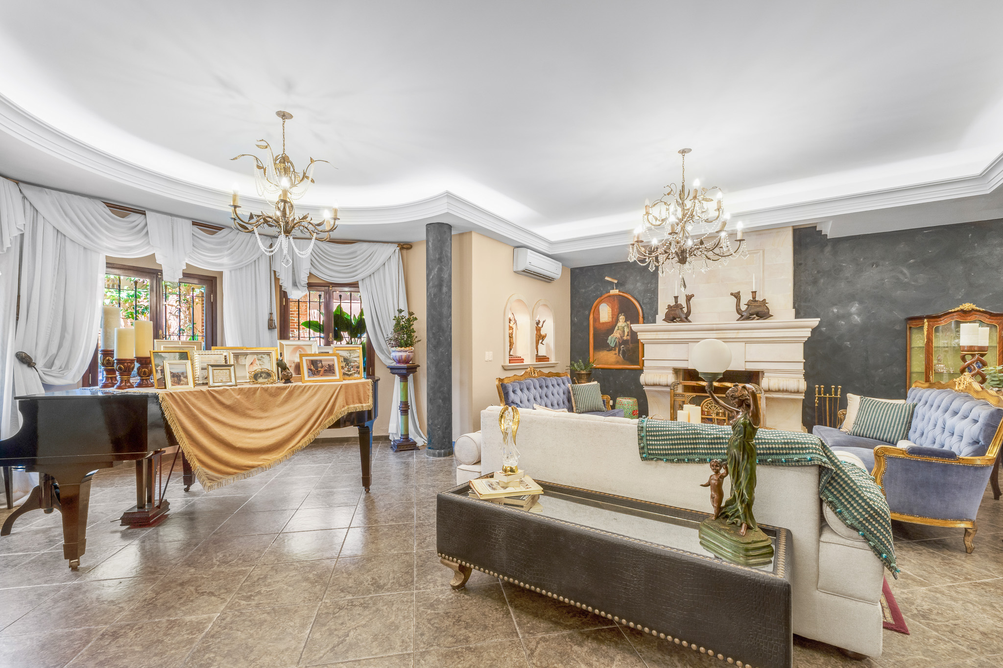 Luxurious FURNISHED Residence in Luque near CONMEBOL - 1,848 m² - European Style - Photo 3
