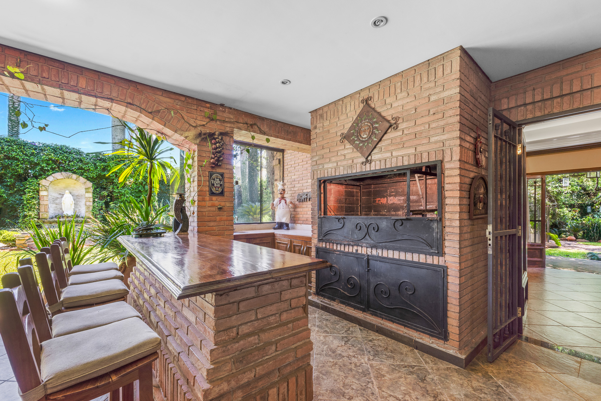 Luxurious FURNISHED Residence in Luque near CONMEBOL - 1,848 m² - European Style - Photo 9