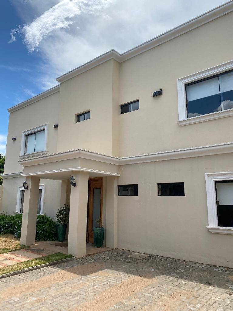 VENDO CASA EN ASUNCION - MADAME LYNCH