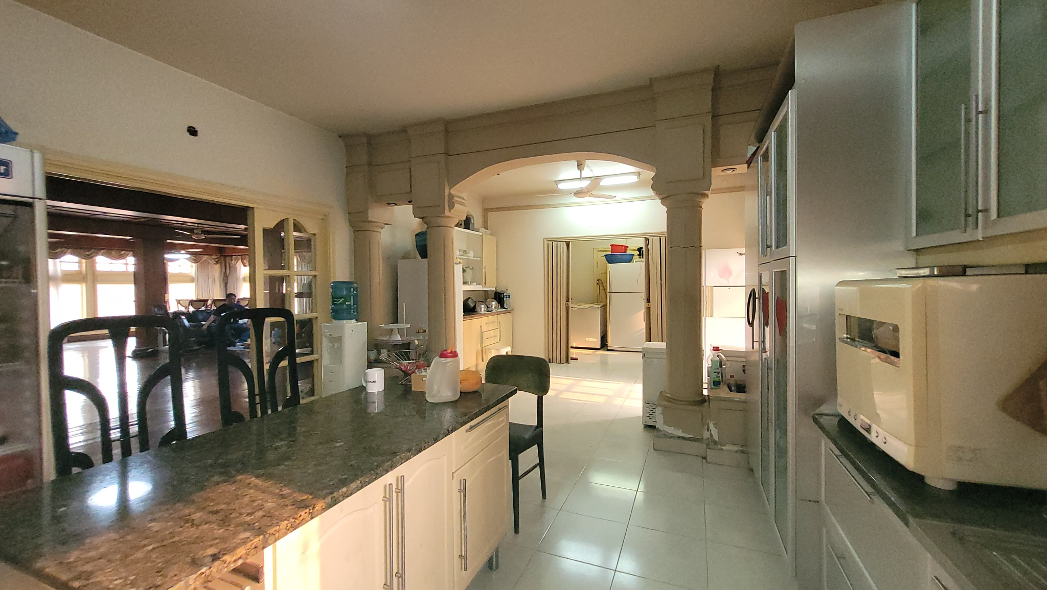 Vendo propiedad con 2.651 m2 con amplia casa y depósito ???? Barrio Santa Librada - Photo 2