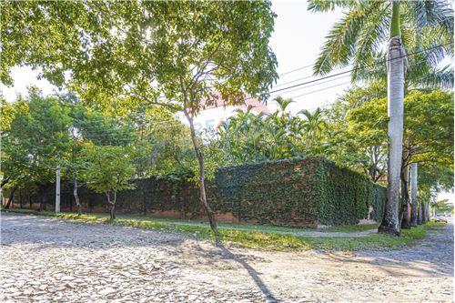 FABULOSA RESIDENCIA EN DOBLE ESQUINA, ZONA COLEGIO GOETHE/QUINTA YKUA SATI - Photo 3