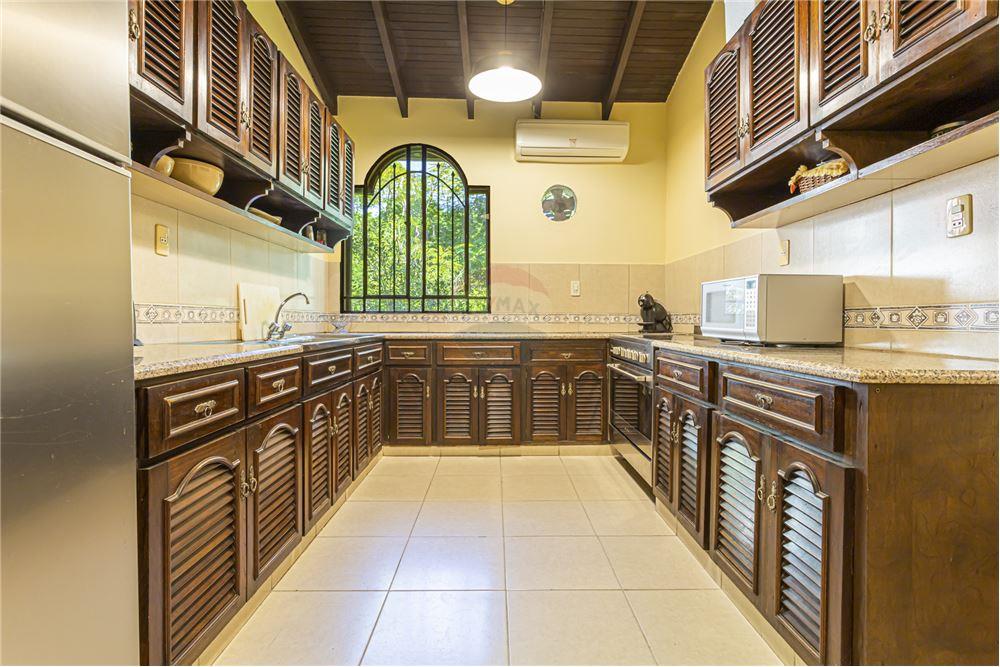 FABULOSA RESIDENCIA EN DOBLE ESQUINA, ZONA COLEGIO GOETHE/QUINTA YKUA SATI - Photo 6