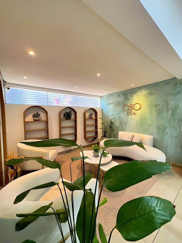 EN VENTA PROPIEDAD AMOBLADA PARA SALÓN DE BELLEZA / SPA - Photo 4