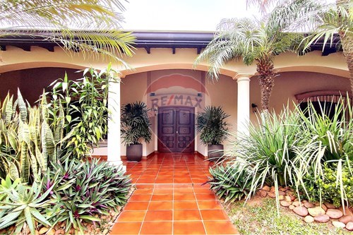 Vendo Casa con Piscina en Asunción Bº Villa Morra - Photo 5