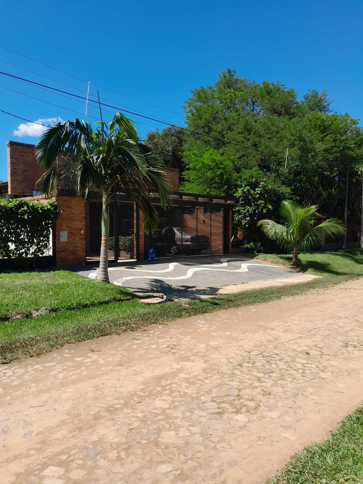 San Bernardino. Puerta Del Lago Casa Moderna-1600 M2, Const: 650 M2.