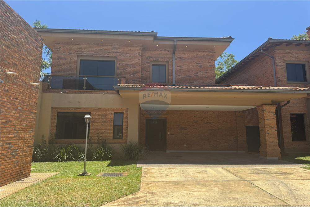 Residencia Exclusiva en Barrio Cerrado Laguna Grande