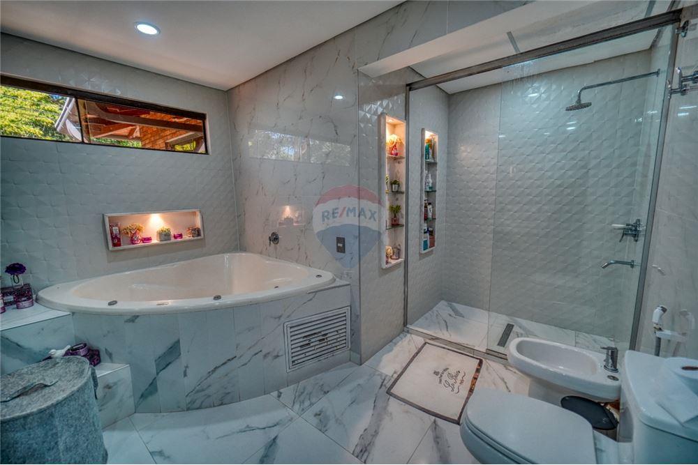 HERMOSA RESIDENCIA QUE BRINDA LUJO Y CONFORT - Photo 12