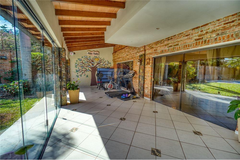 HERMOSA RESIDENCIA QUE BRINDA LUJO Y CONFORT - Photo 15