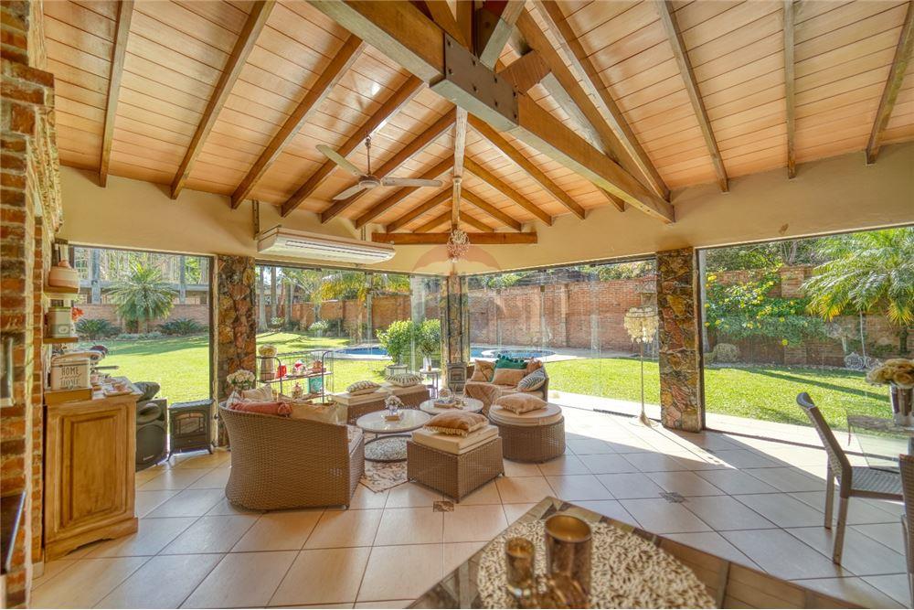 HERMOSA RESIDENCIA QUE BRINDA LUJO Y CONFORT - Photo 17