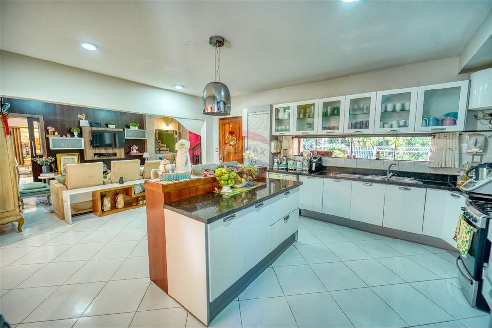 HERMOSA RESIDENCIA QUE BRINDA LUJO Y CONFORT - Photo 8