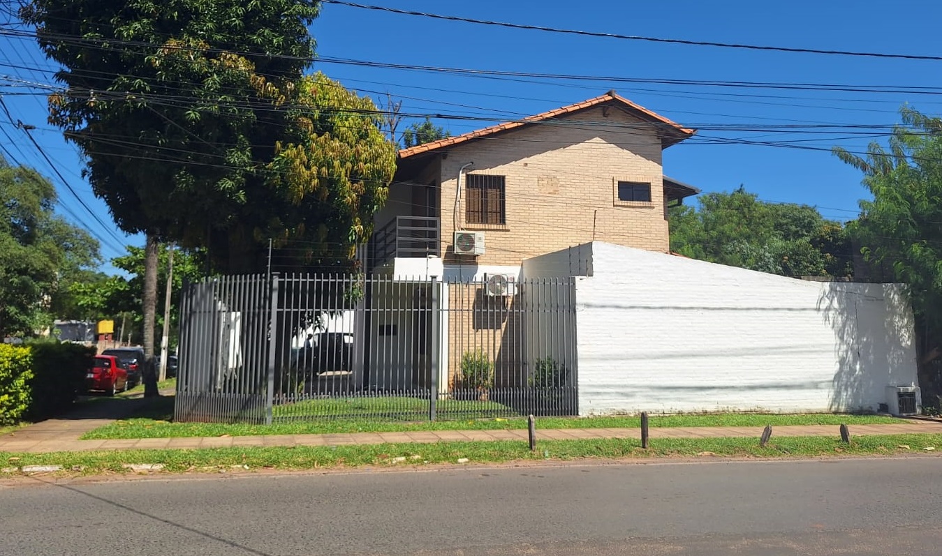 Esquina Exclusiva A 1 Cuadra De Avda. Santa Teresa