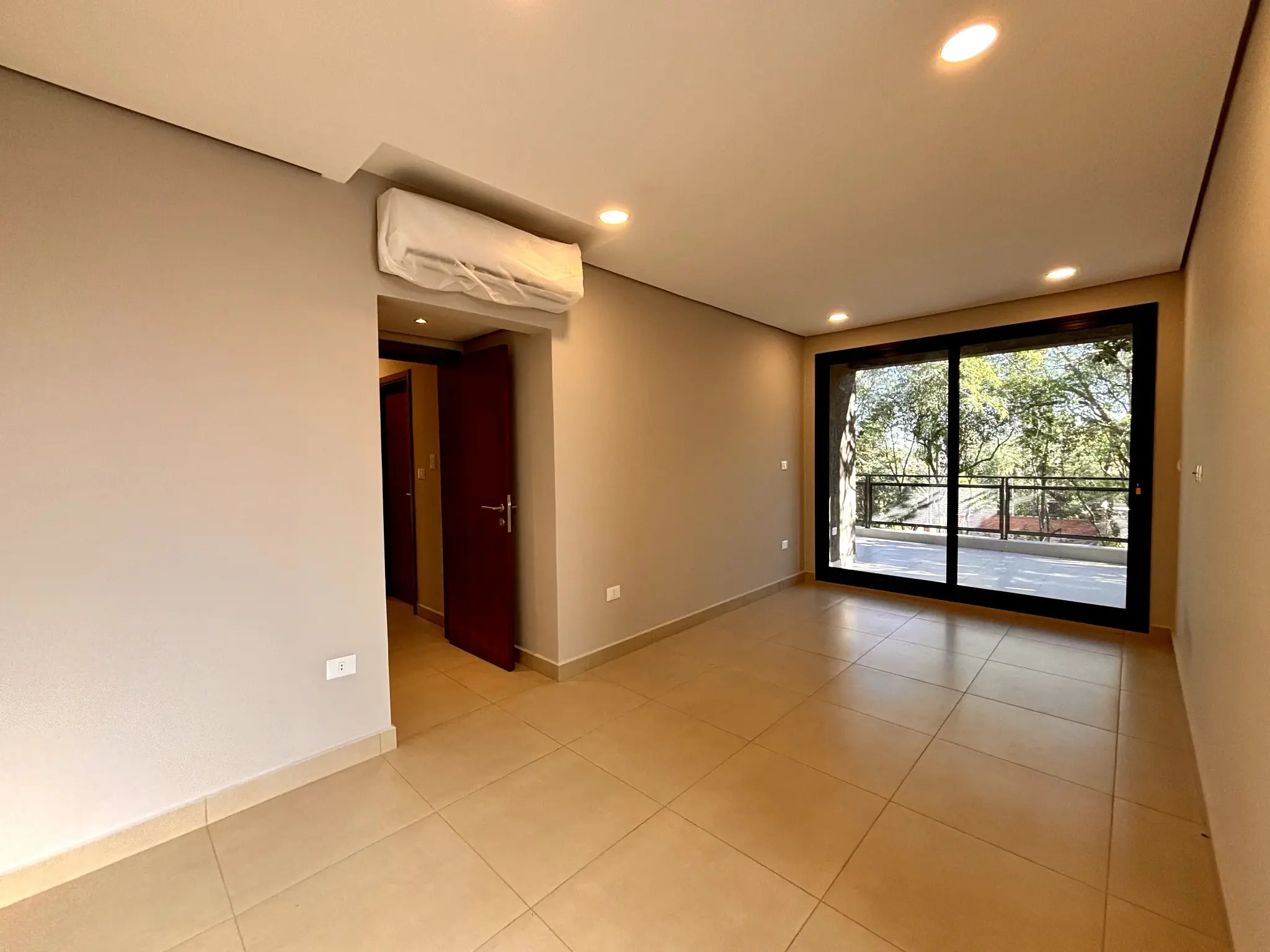 Exclusiva Residencia en San Bernardino : Calidad de Construcción Superior y Oportunidad de Inversión Inigualable. - Photo 2