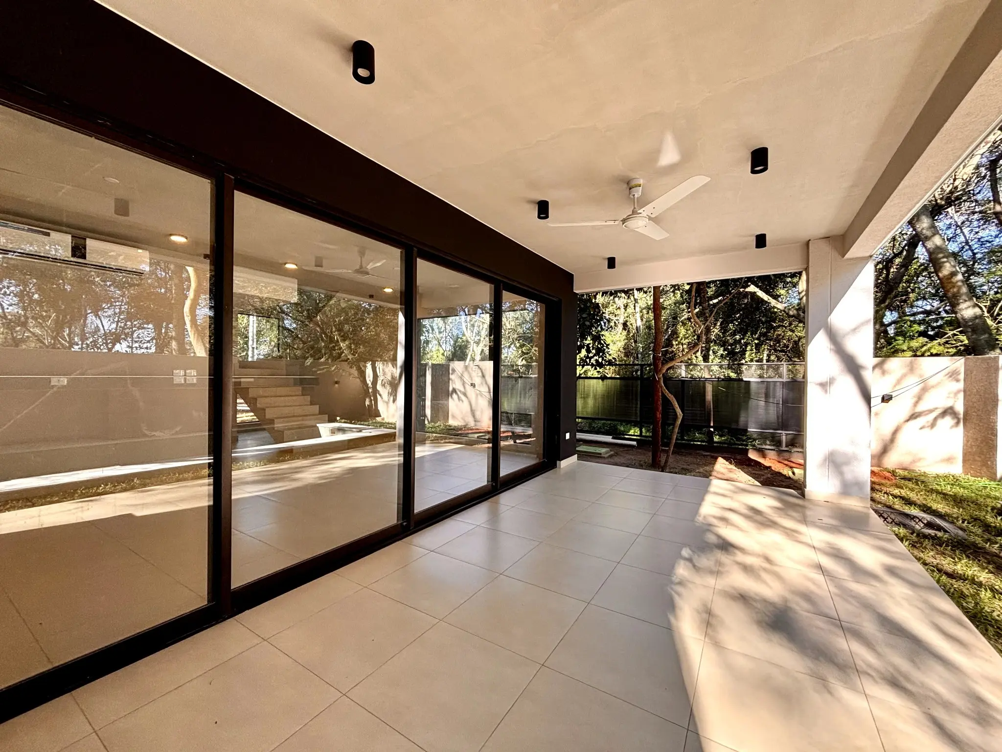 Exclusiva Residencia en San Bernardino : Calidad de Construcción Superior y Oportunidad de Inversión Inigualable. - Photo 11