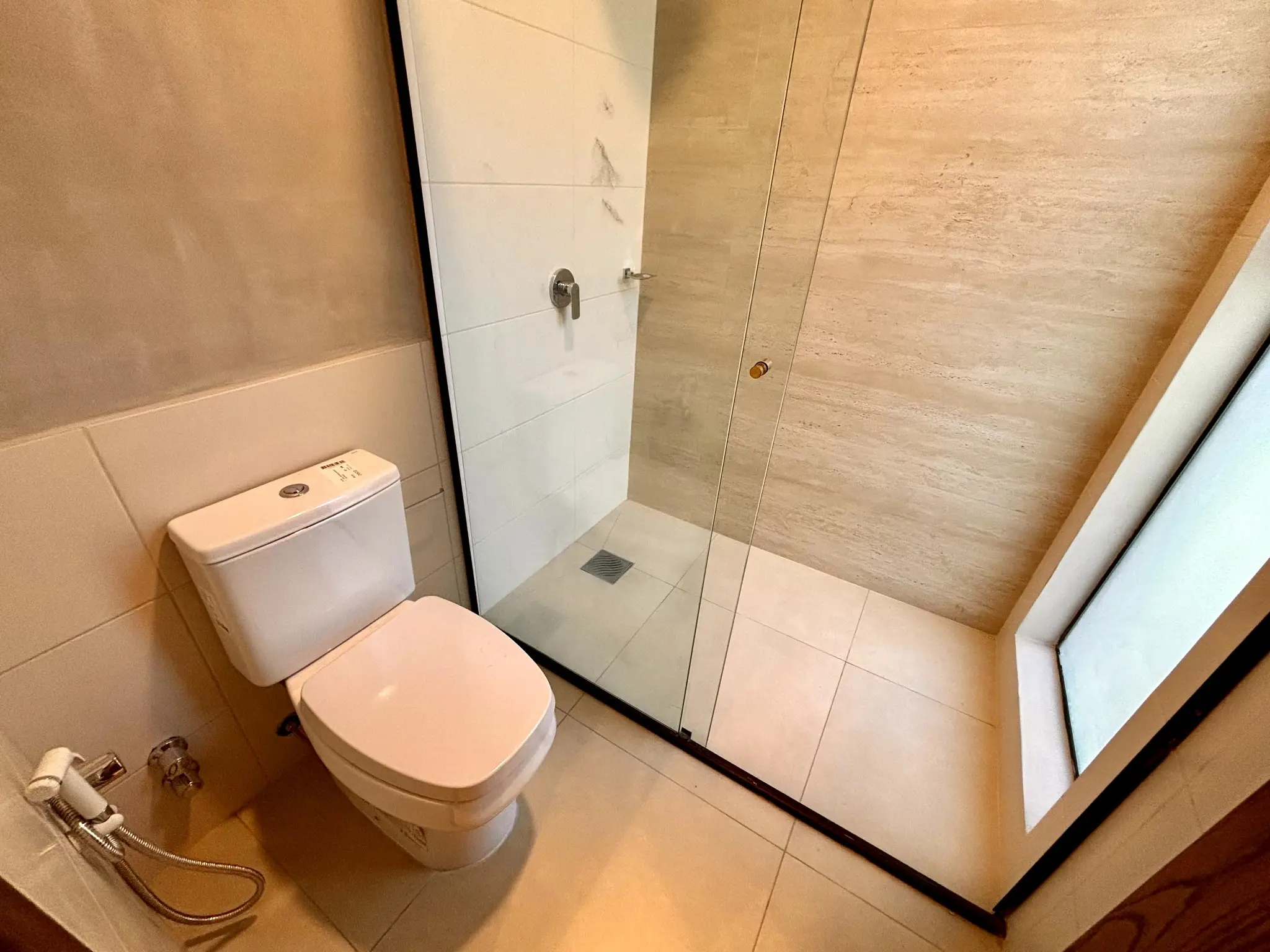 Exclusiva Residencia en San Bernardino : Calidad de Construcción Superior y Oportunidad de Inversión Inigualable. - Photo 5