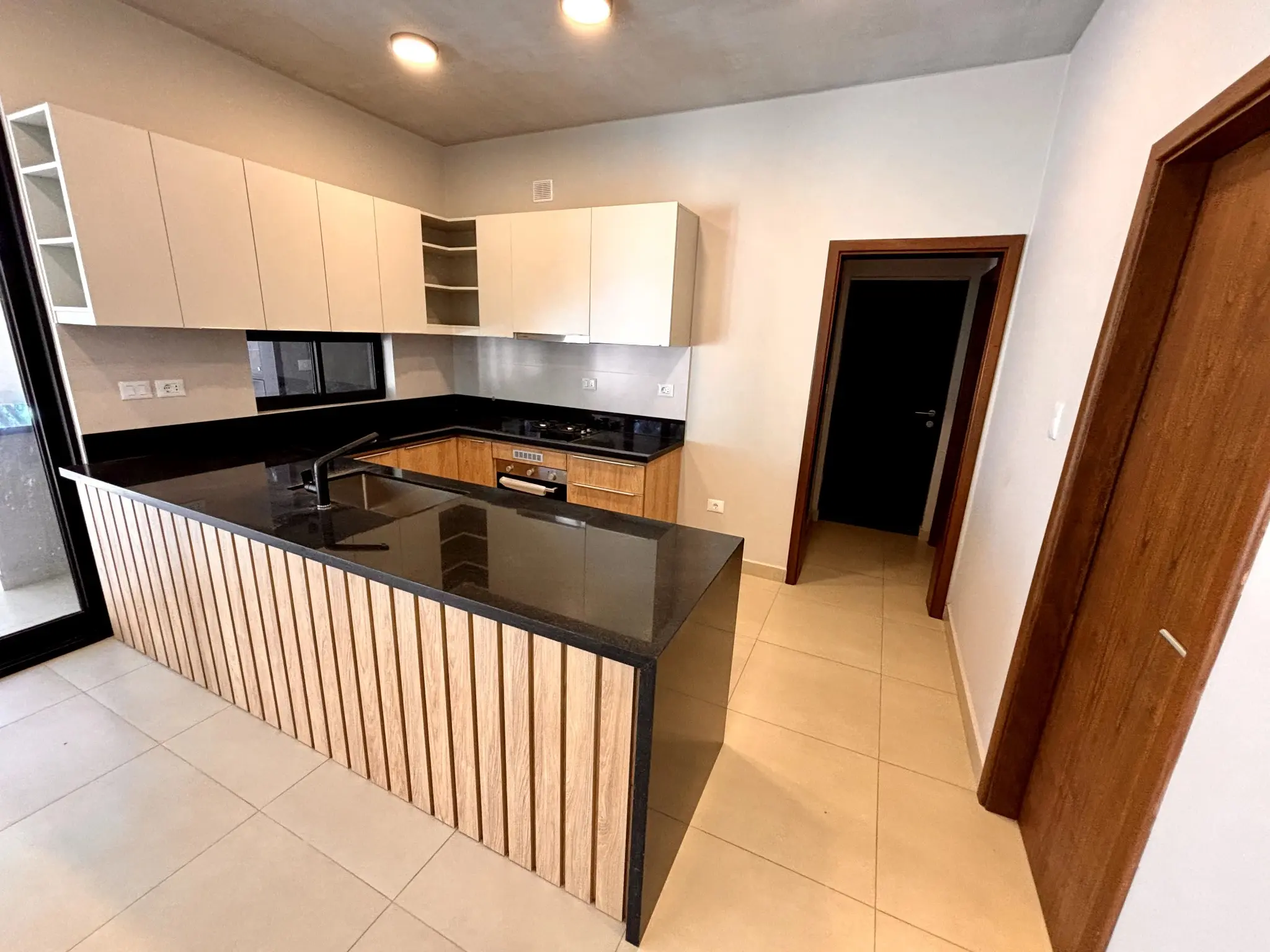 Exclusiva Residencia en San Bernardino : Calidad de Construcción Superior y Oportunidad de Inversión Inigualable. - Photo 6