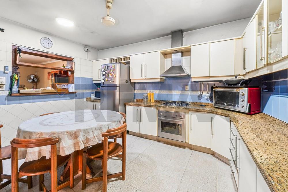 Residencia en Esquina de 313 m2 sobre Av. Molas López - Barrio Mburucuyá - Photo 6