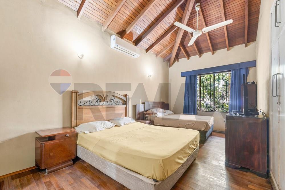 Residencia en Esquina de 313 m2 sobre Av. Molas López - Barrio Mburucuyá - Photo 7