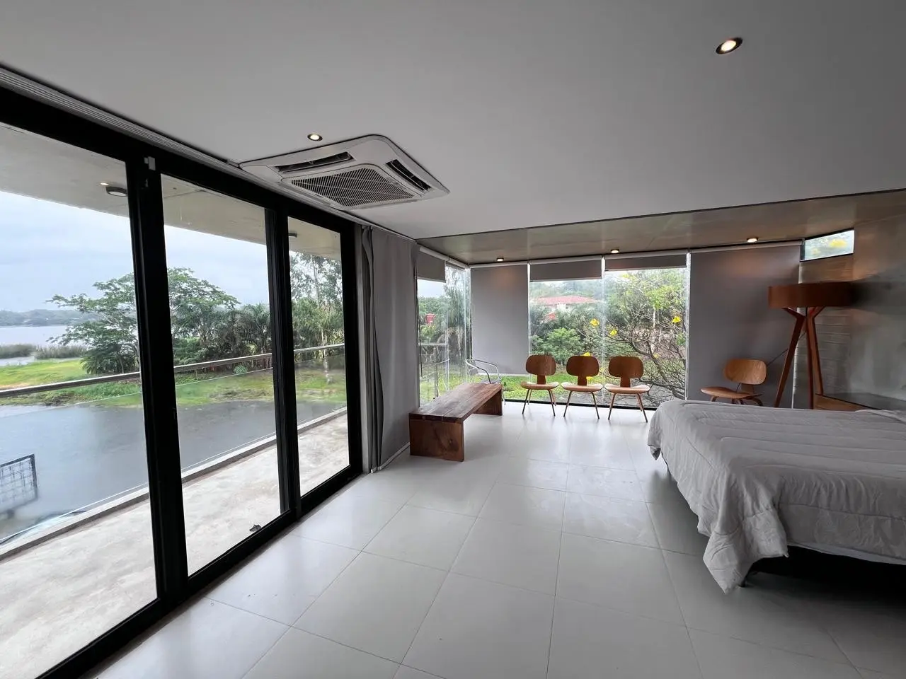 *Residencia Estilo contemporaneo sobre Lago Ypacari en San Bernardino – Cantegrill Country Club. - Photo 13