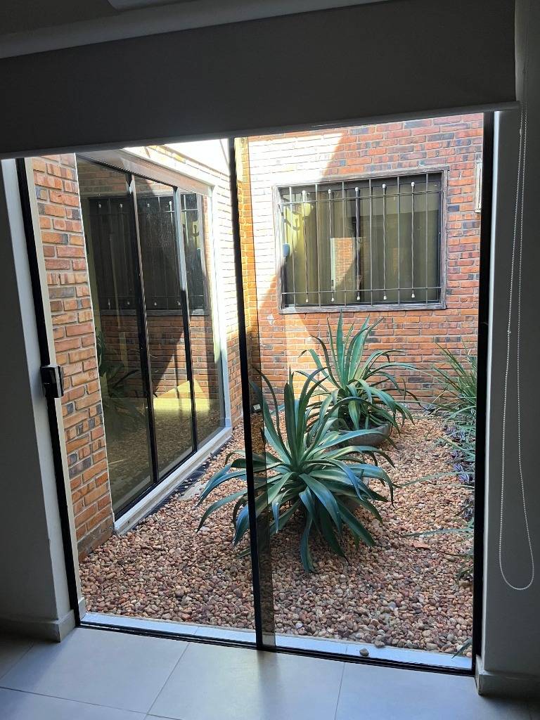 VENDO HERMOSA CASA EN YCUASATI EXCELENTE UBICACION