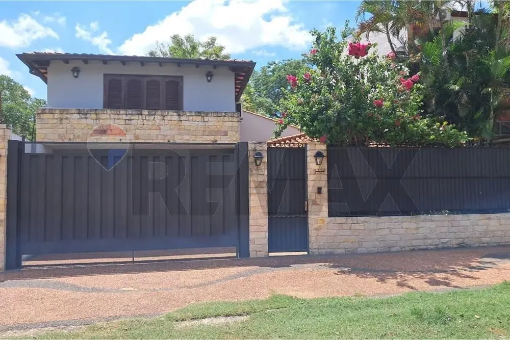 EN VENTA Hermosa RESIDENCIA en LAMBARE