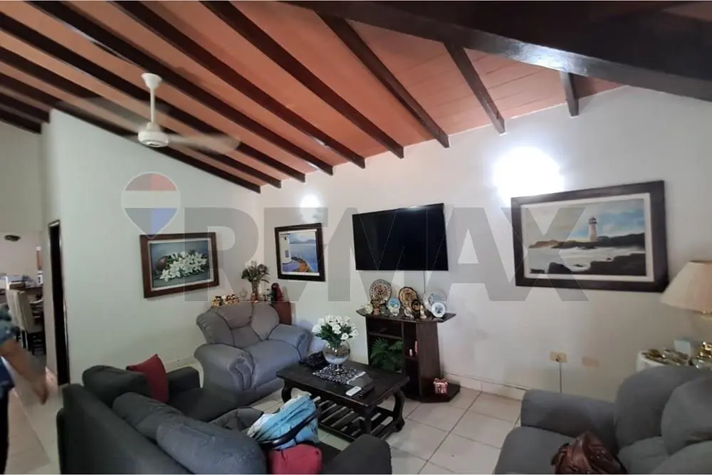 EN VENTA Hermosa RESIDENCIA en LAMBARE - Photo 9