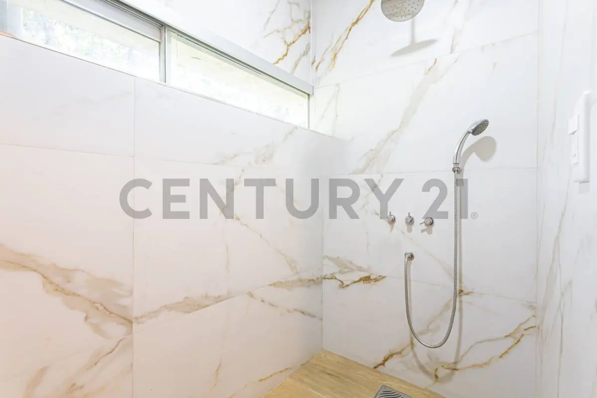 RESIDENCIA EN VENTA CON VISTA AL LAGO YPACARAÍ - Photo 6