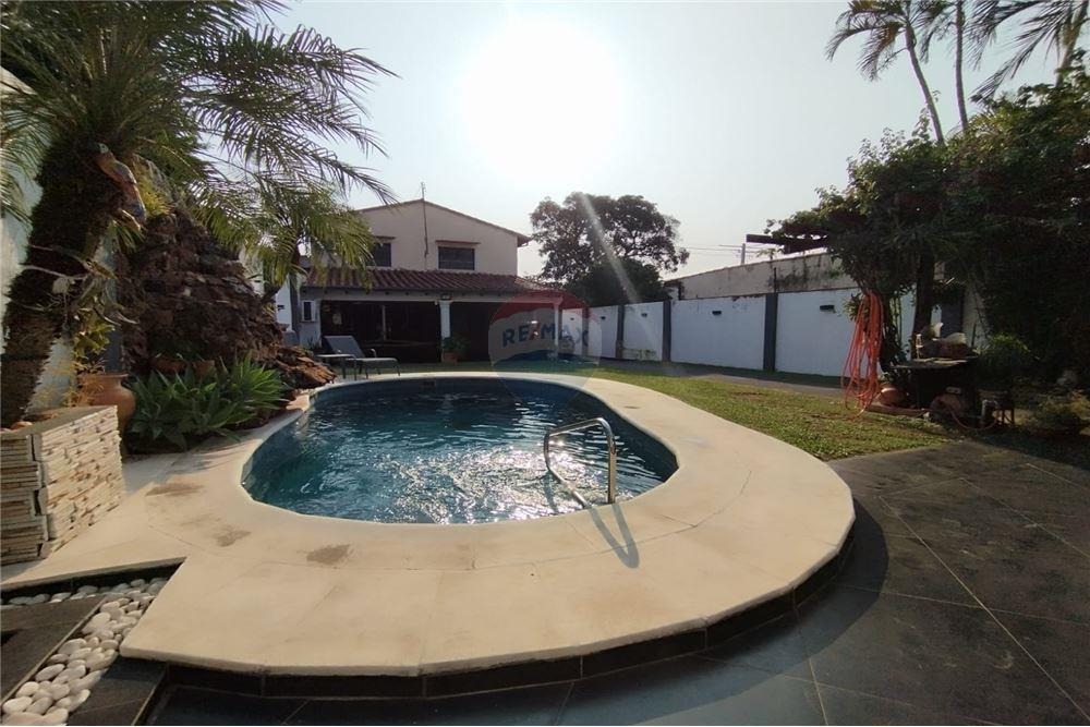 En Venta Amplia Residencia En Fernando De La Mora