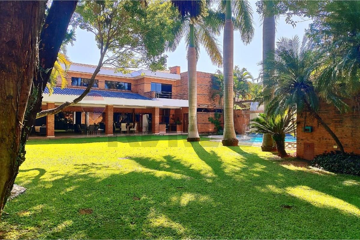 En venta residencia de lujo en el barrio Mariscal Estigarribia - Photo 2