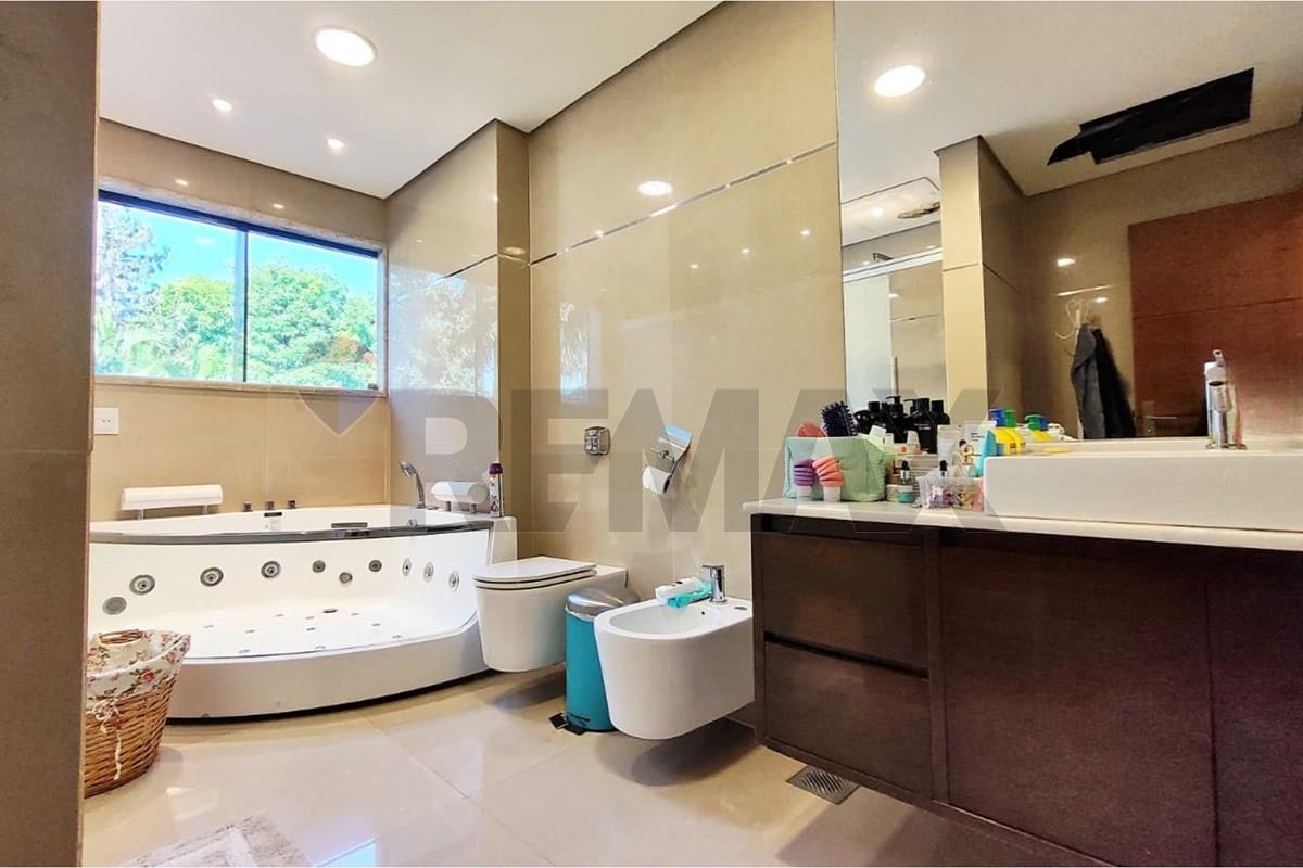 En venta residencia de lujo en el barrio Mariscal Estigarribia - Photo 12